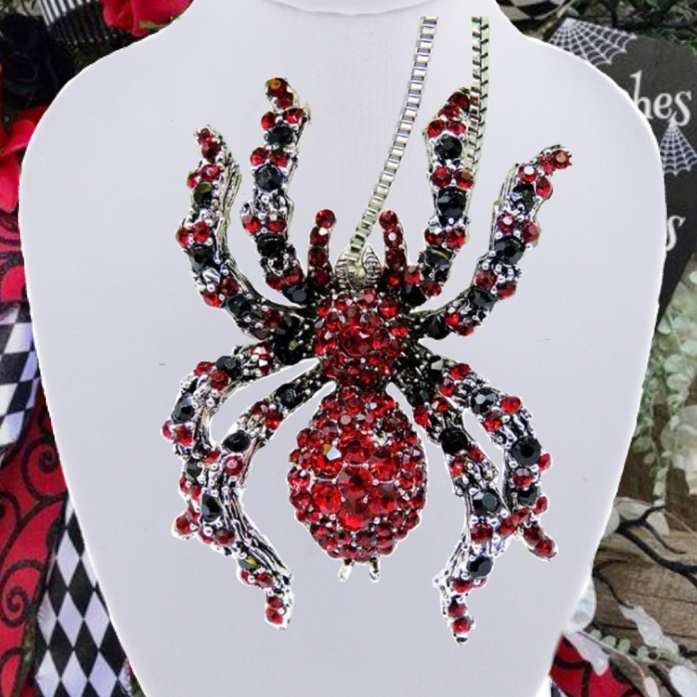 SPOOKY 3D CRYSTAL ENAMEL NECKLACE - Picture 4 of 4